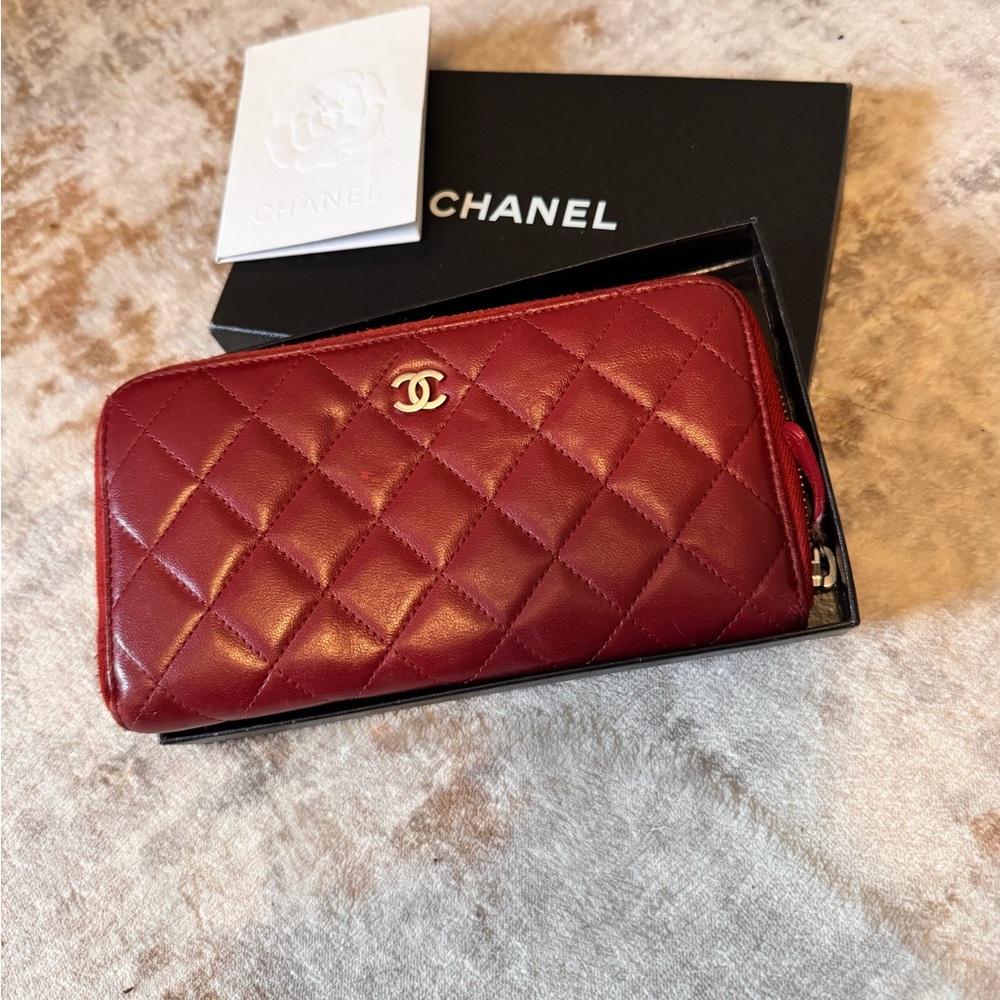 Chanel - Red Lambskin Long Wallet - Picture 2 of 14